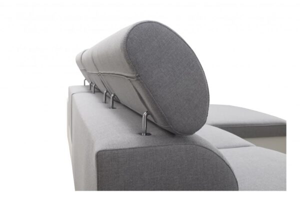 Showcasing the premium fabric and robust construction of MODIVO I MAXI